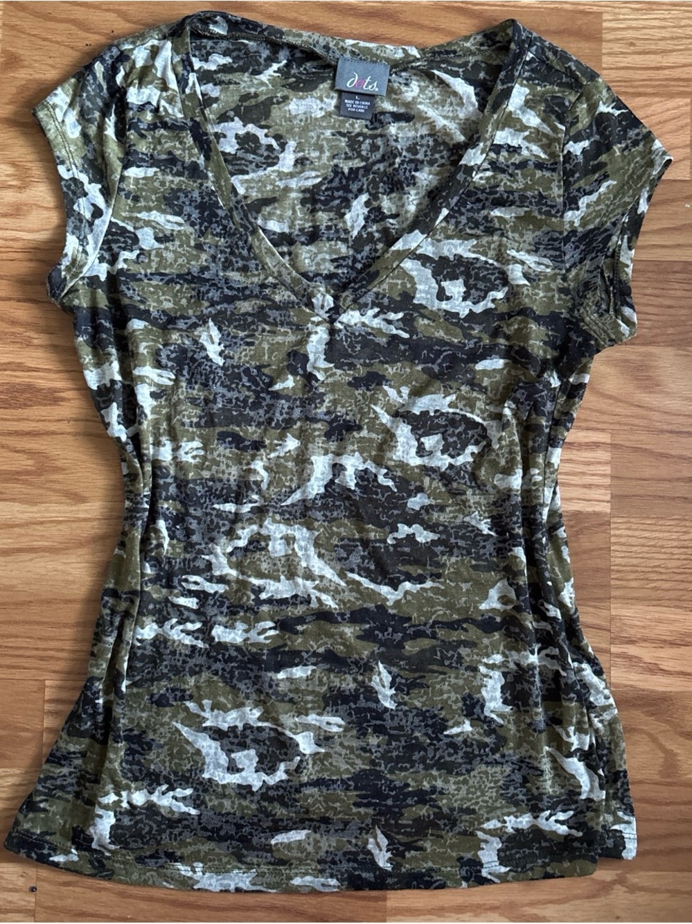 Dots Olive Green Camo V-Neck Short Sleeve Tee
